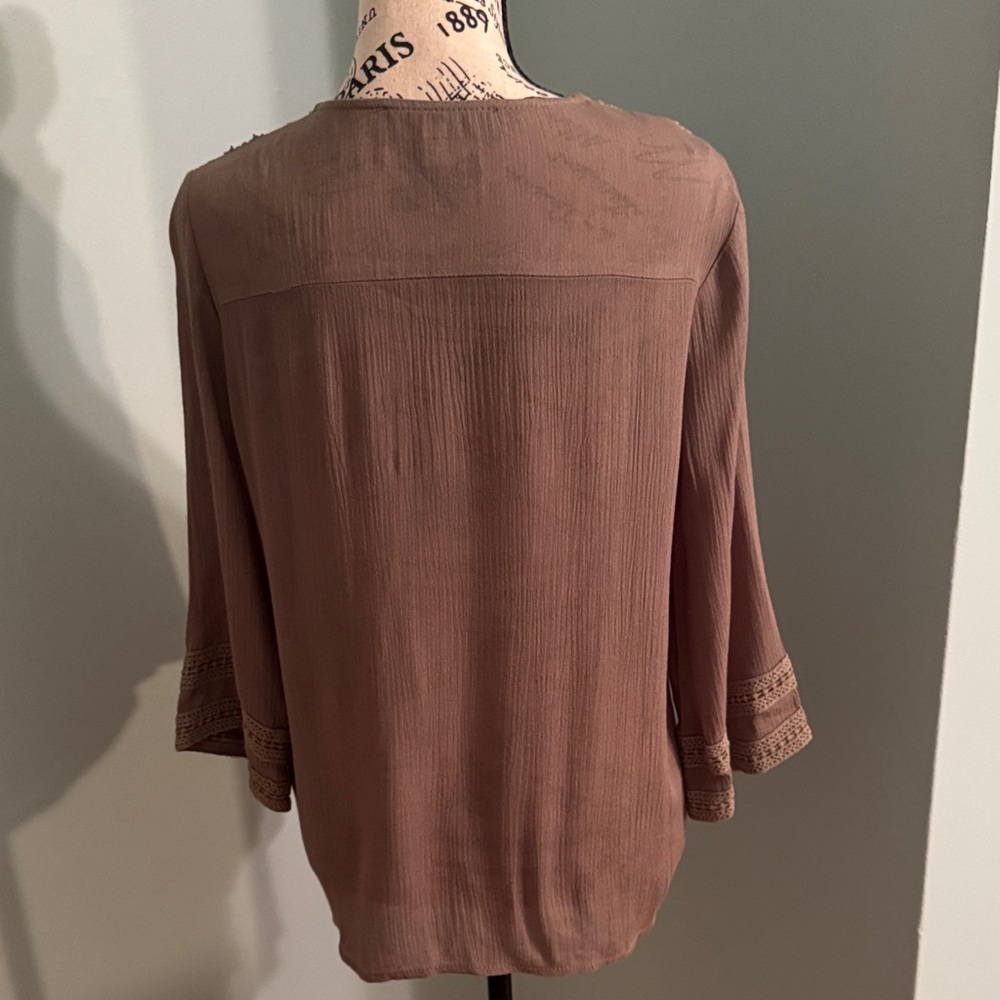 Blue Rain Olive Lace Trim light shirt - Picture 2 of 5